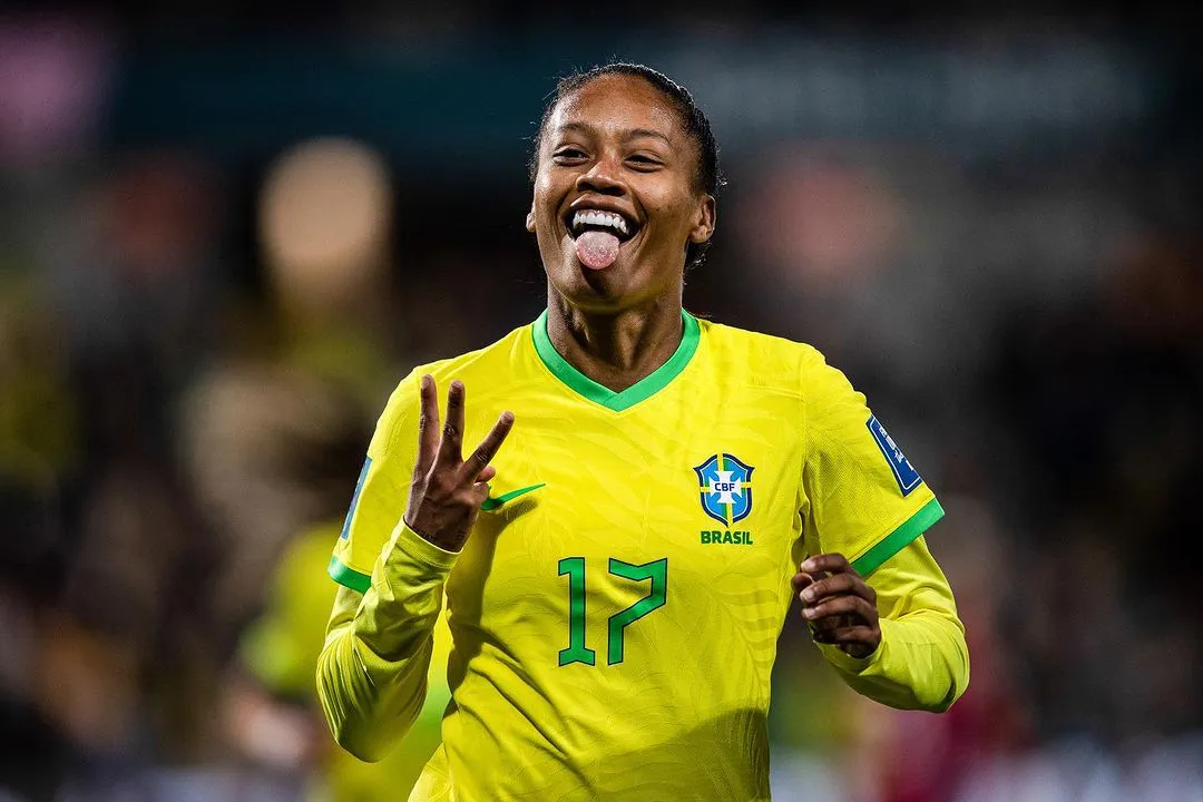 Atacante marcou três gols na primeira partida da Seleção Brasileira