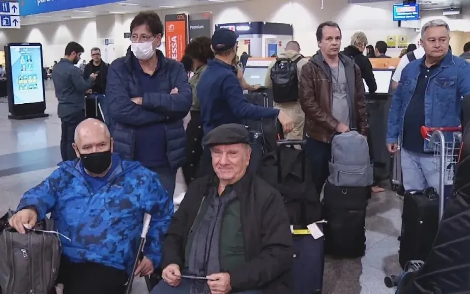 Músicos da banda de Roberto Carlos passaram por susto durante voo