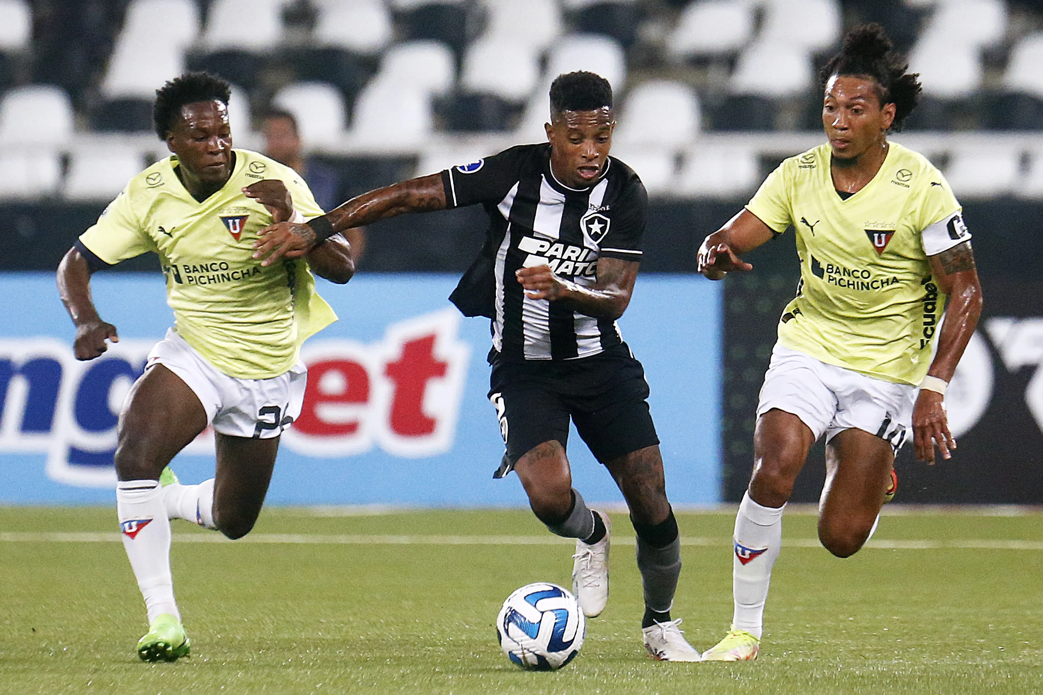 Botafogo busca vitória fora de casa para se manter na liderança do grupo