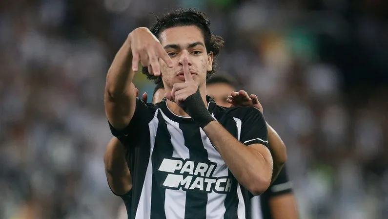 Matheus Nascimento é considerado uma das maiores joias do Botafogo nos últimos anos