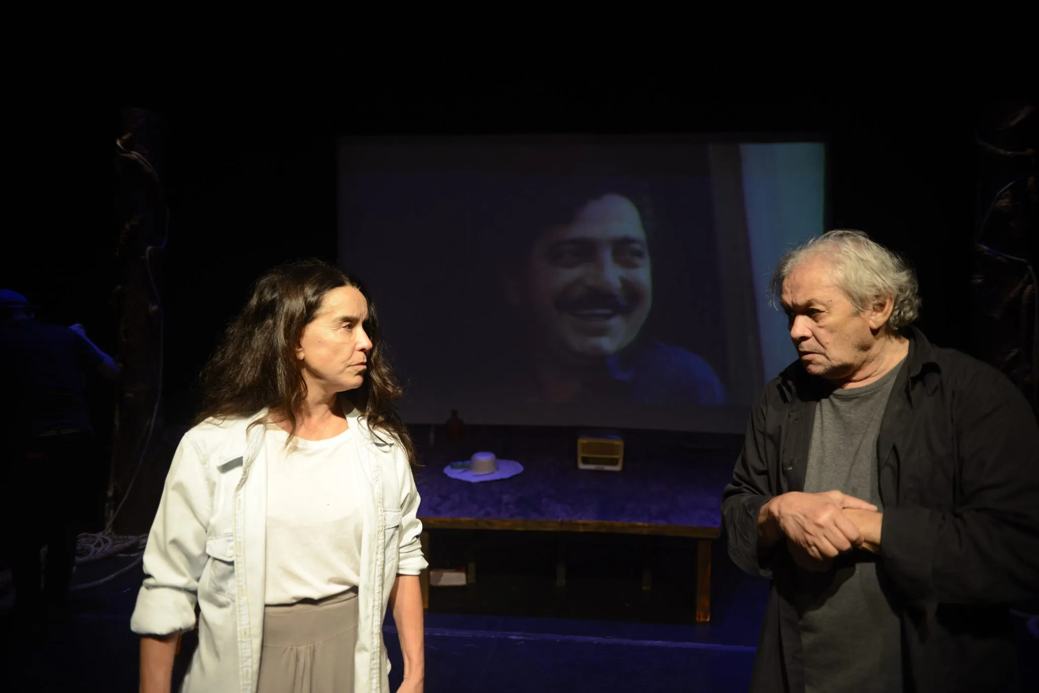 Em memória da luta de Chico Mendes, a peça retrata o movimento de resistência dos seringueiros acreanos