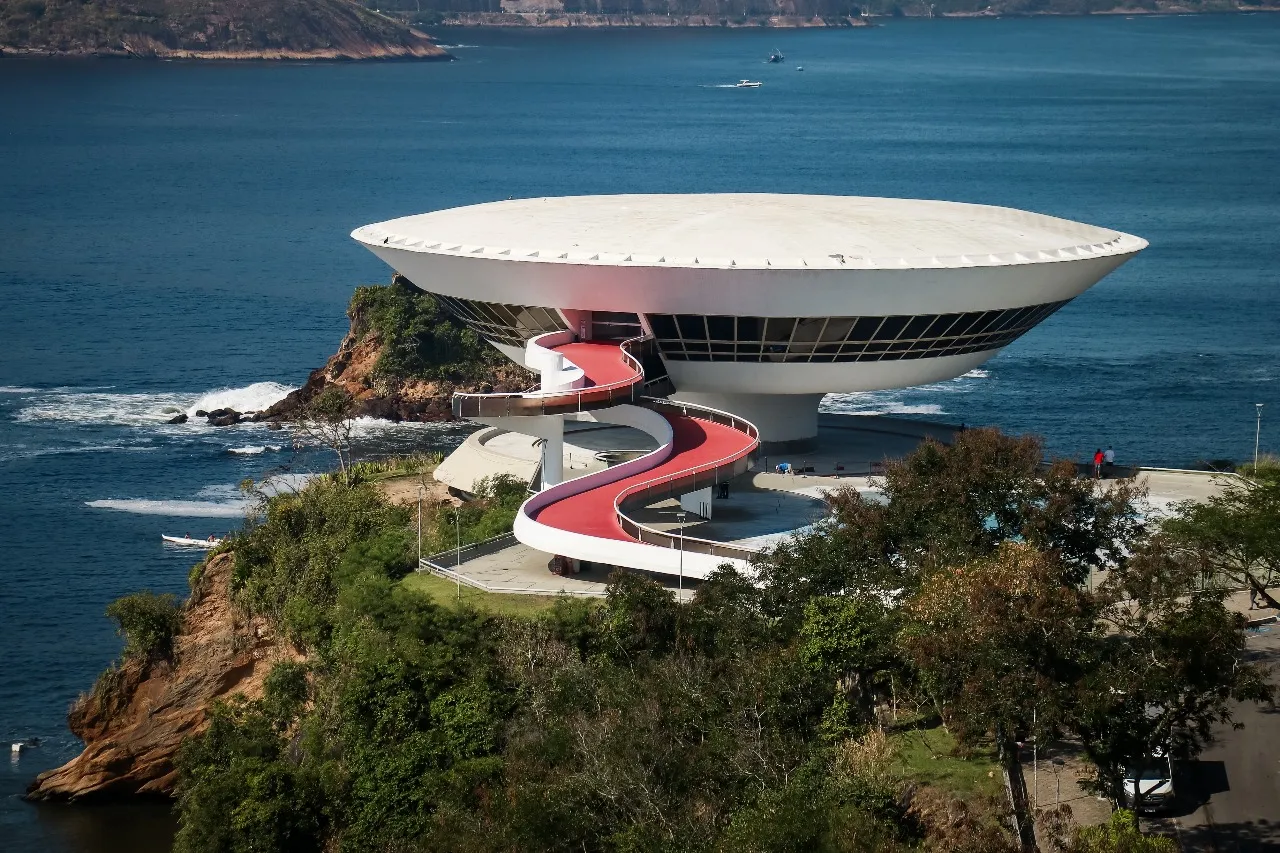 Museu foi inaugurado em 1996 e foi desenhado pelo arquiteto Oscar Niemeyer