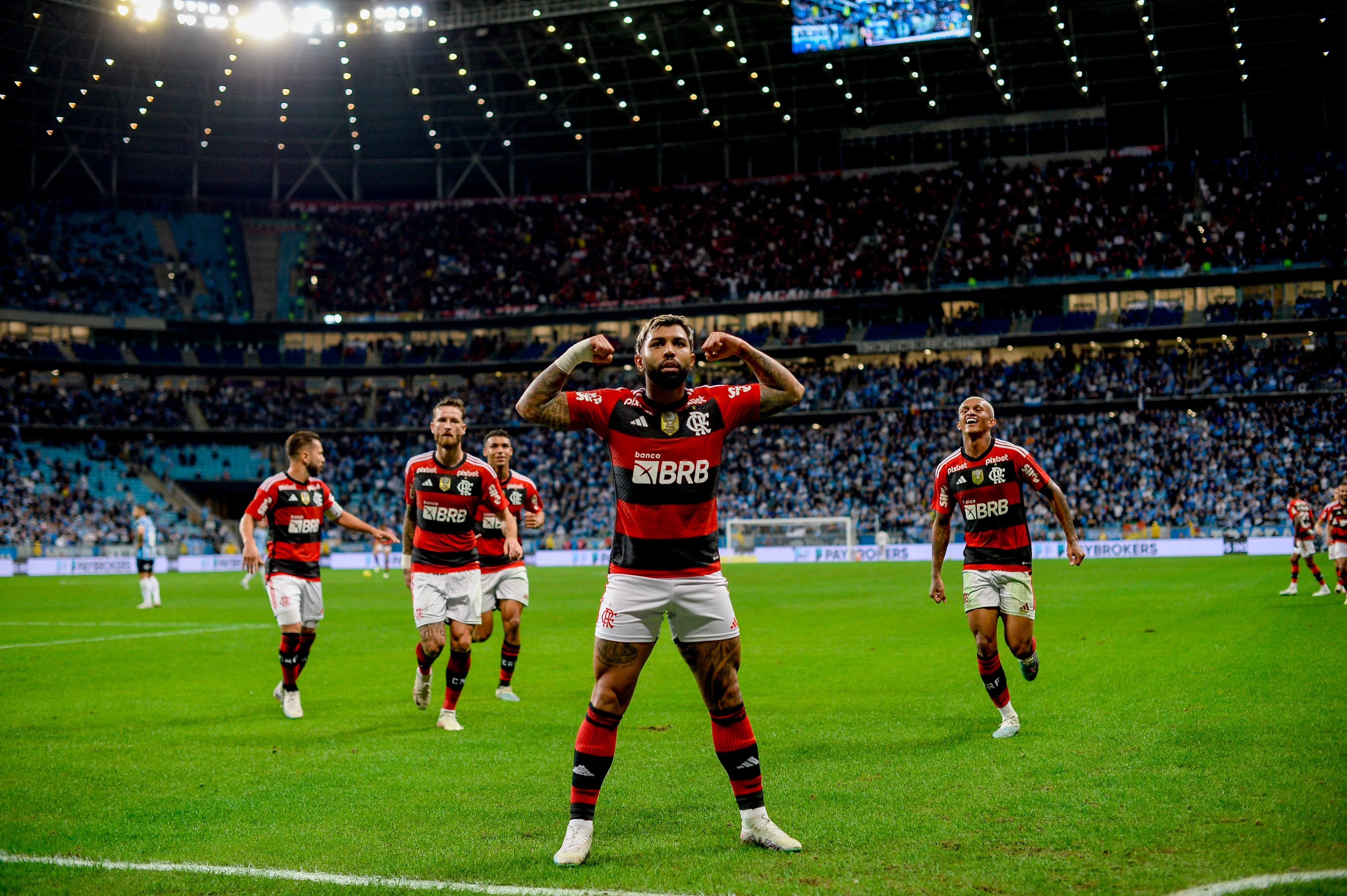 Gabigol marcou o primeiro gol da vitória por 2 a 0 sobre o Grêmio