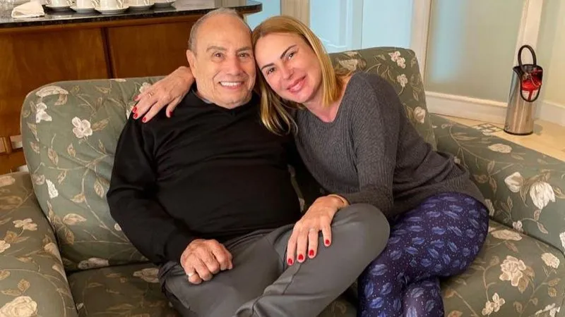 Marilene Saade acompanha o esposo Stenio Garcia no hospital