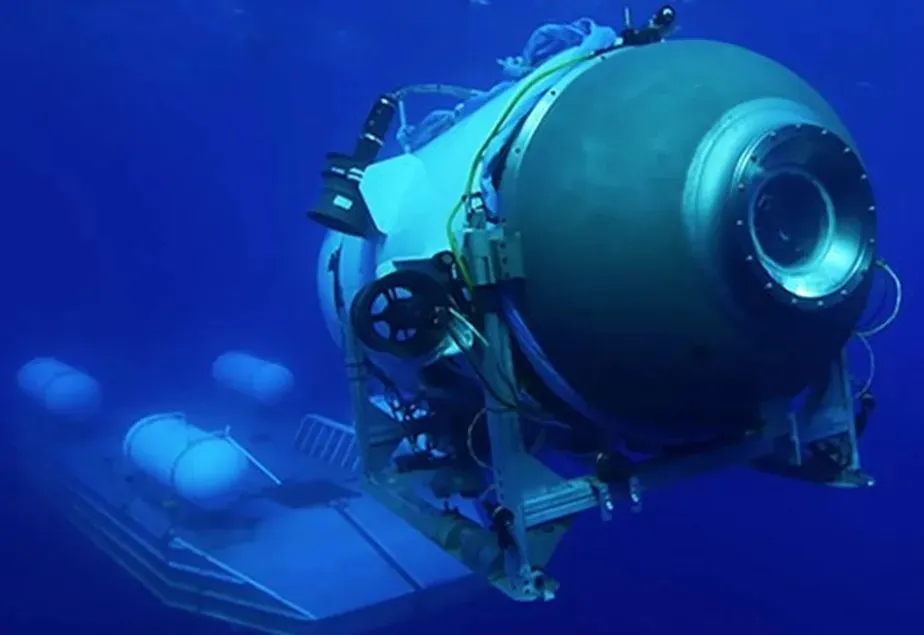 Submersível da OceanGate leva turistas aos destroços do Titanic