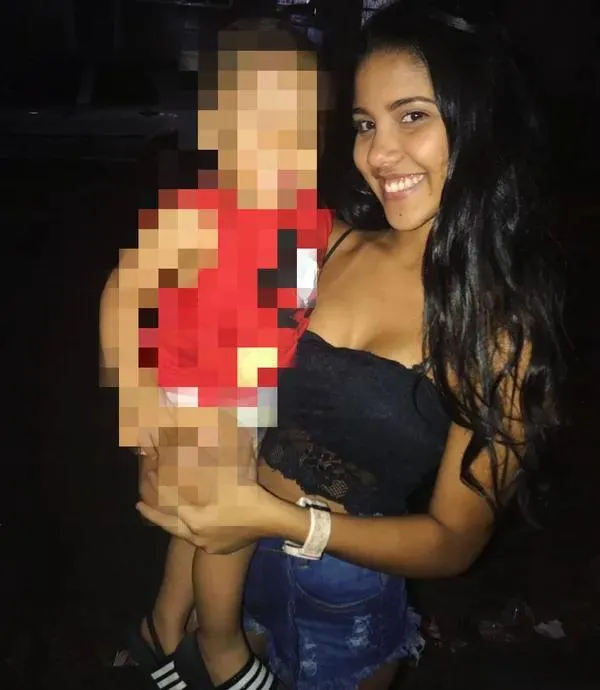Jenifer Carvalho, de 19 anos, morreu com um tiro no peito