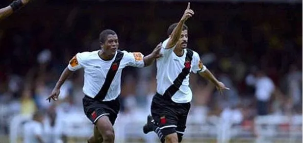 Robson Luís e Valdir comemoram durante goleada do Vasco pra cima do Fluminense