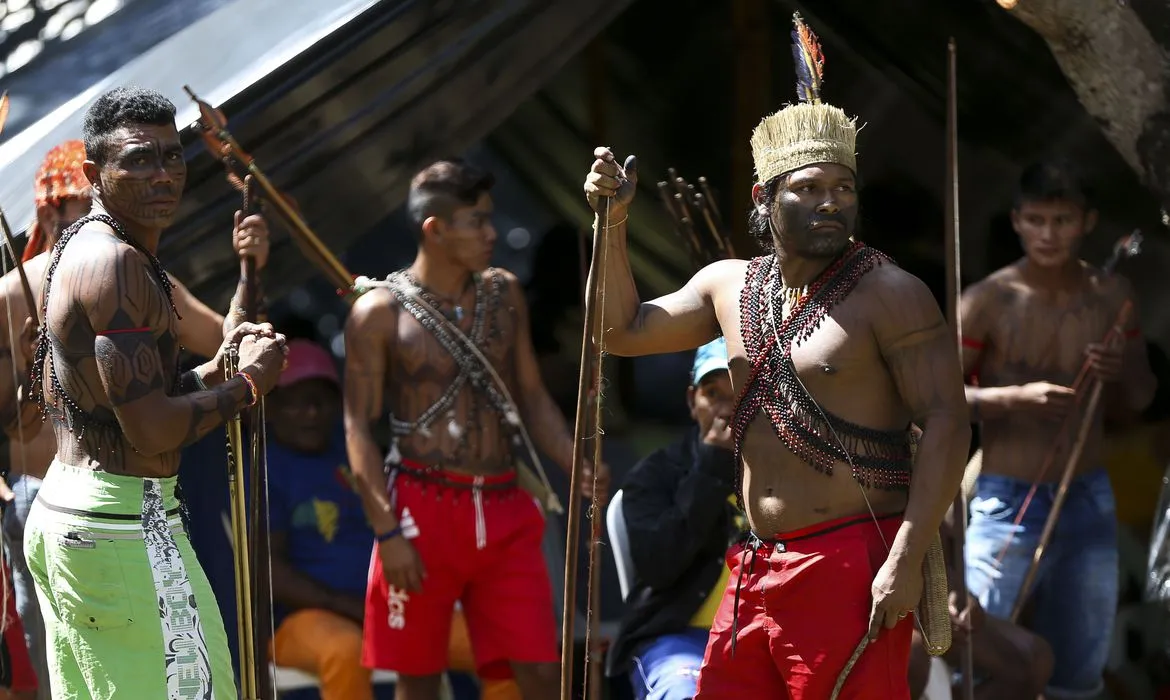 A terra indígena Yanomami é a maior do país, em extensão territorial, e sofre com a invasão de garimpeiros