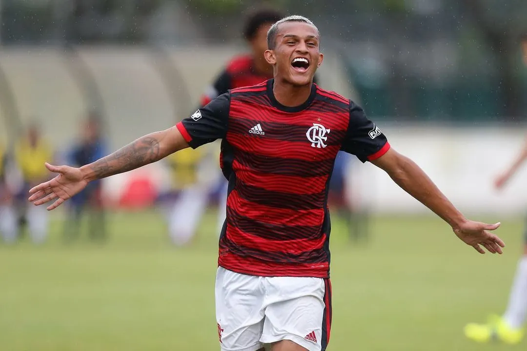 Barcelona negoceia jovem promessa do Flamengo