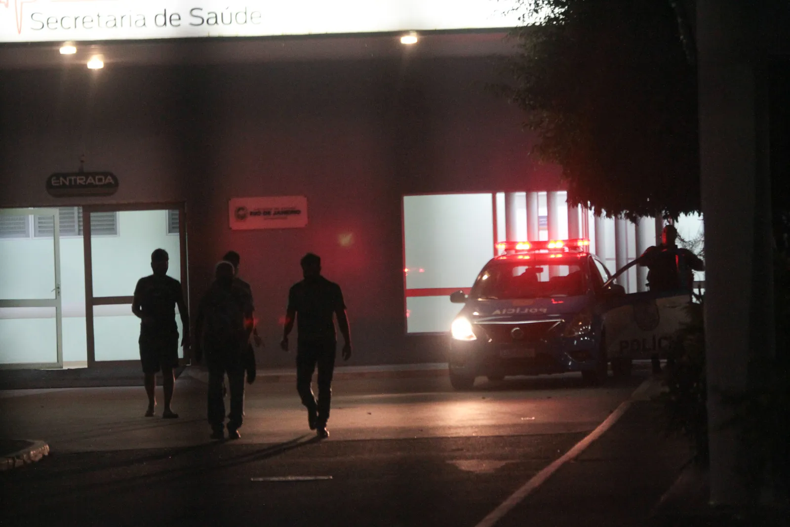 A vítima foi levada para o Hospital Estadual Alberto Torres (Heat)