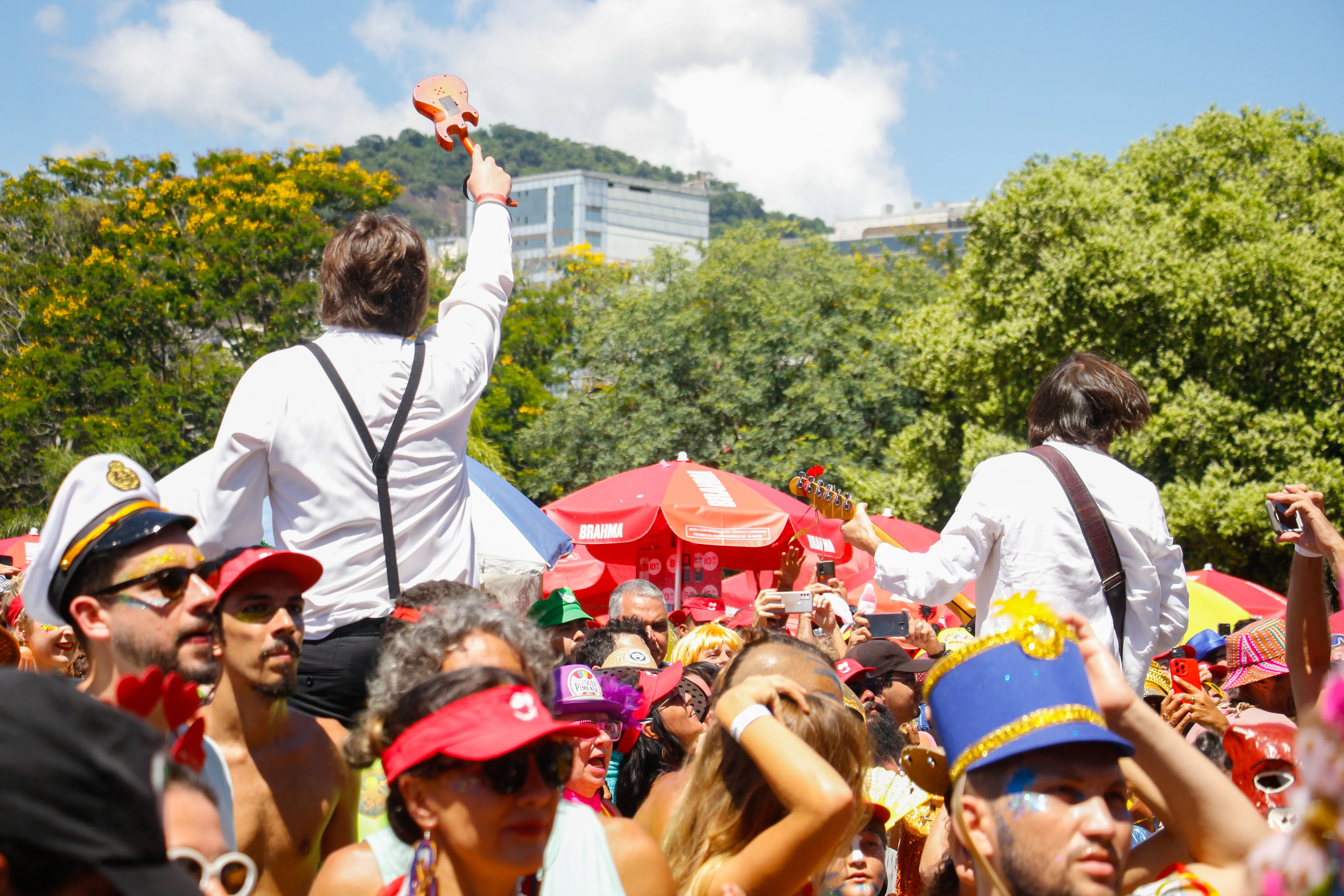 A festa carioca reverencia o grupo de rock britânico 'The Beatles'
