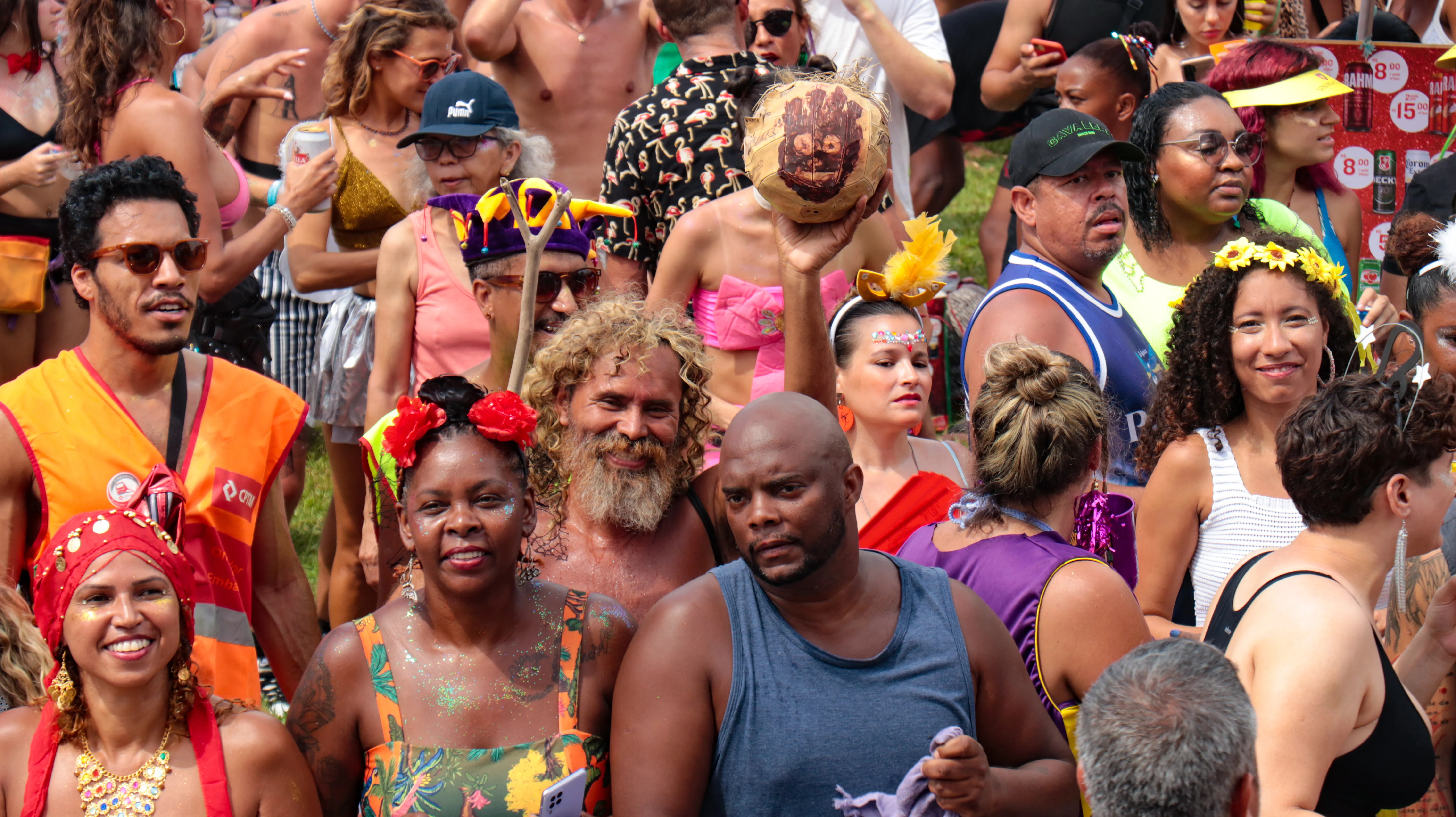 O Carnaval reúne diversões foliões nas mais diferentes fantasias