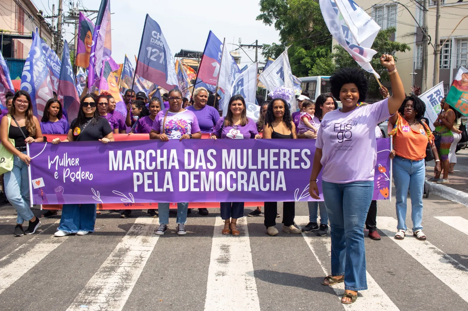 Marcha das Mulheres pela Dignidade Humana chama a atenção das autoridades nacionais e estaduais para a situação de calamidade pública em São Gonçalo