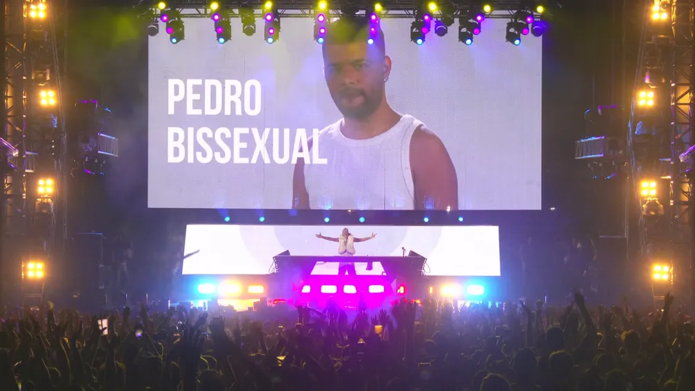Durante show, DJ se assumiu bissexual