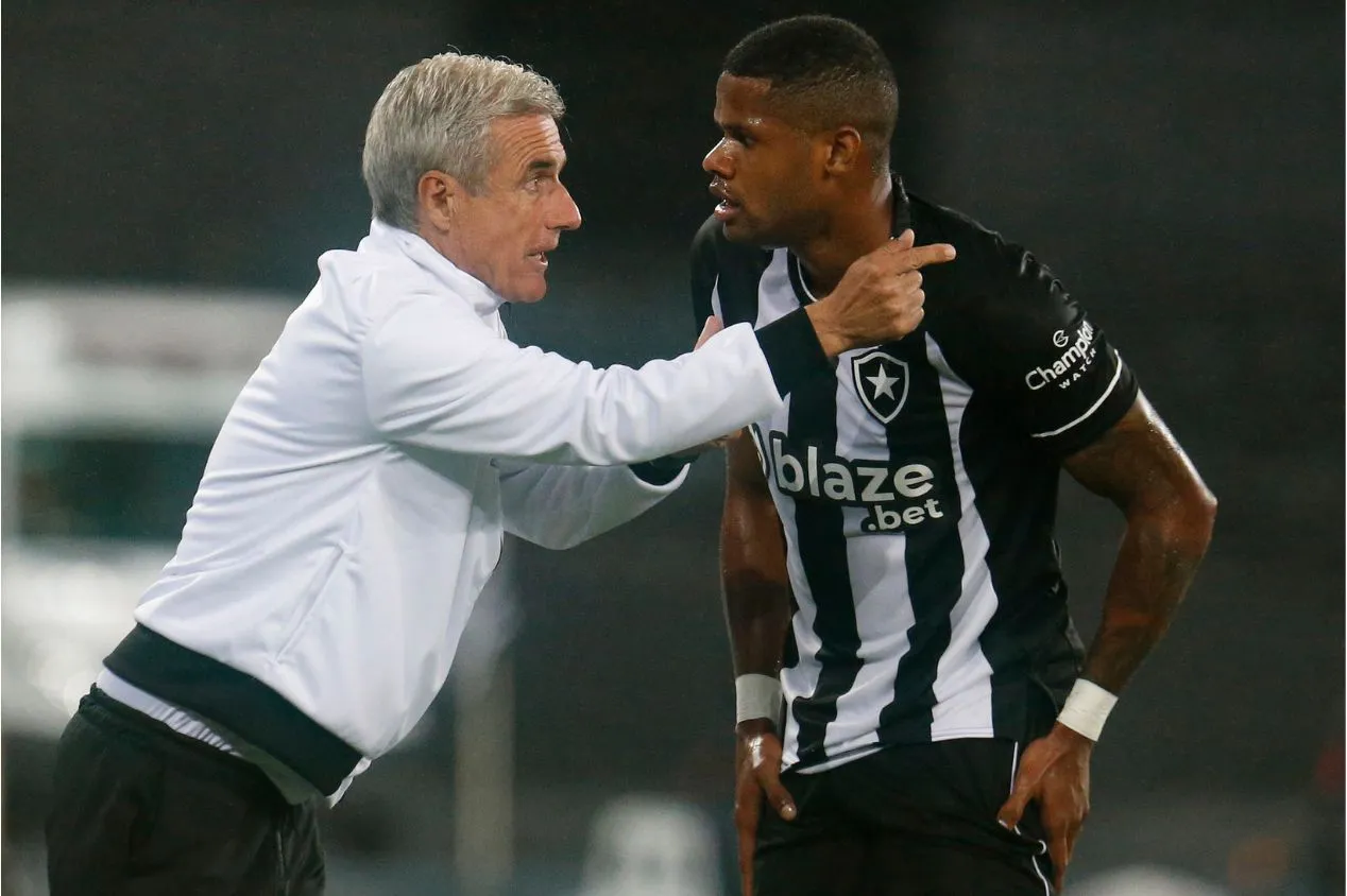 Júnior Santos teve uma breve passagem pelo Botafogo no segundo semestre de 2022