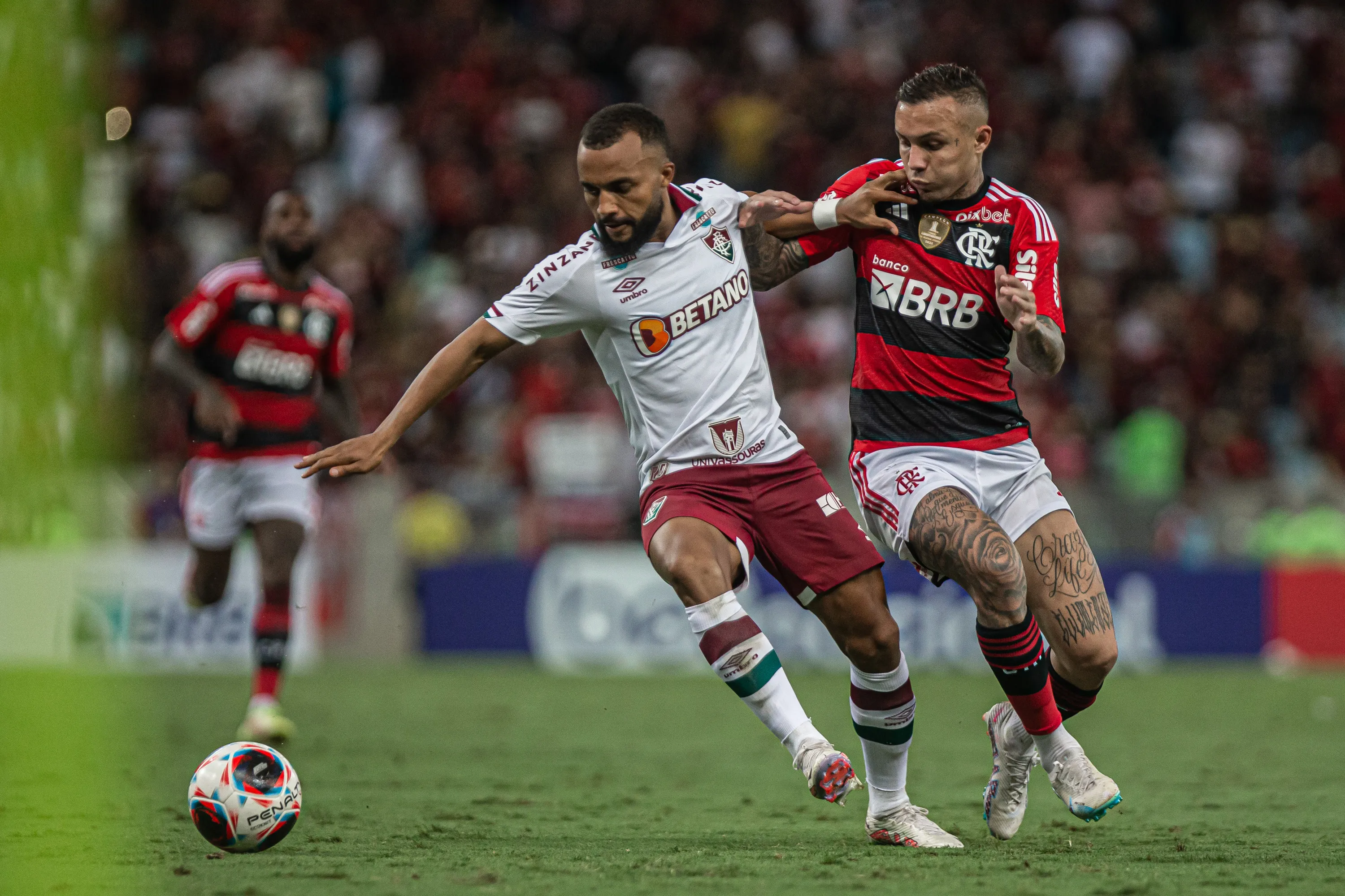 Flamengo e Fluminense decidem o título carioca na noite deste