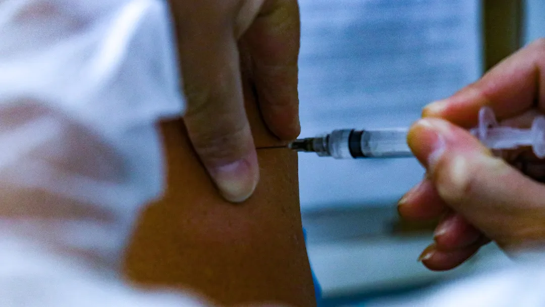 Na capital fluminense são 237 postos de vacinação, funcionando de segunda a sexta-feira, em horário comercial, e aos sábados de manhã.