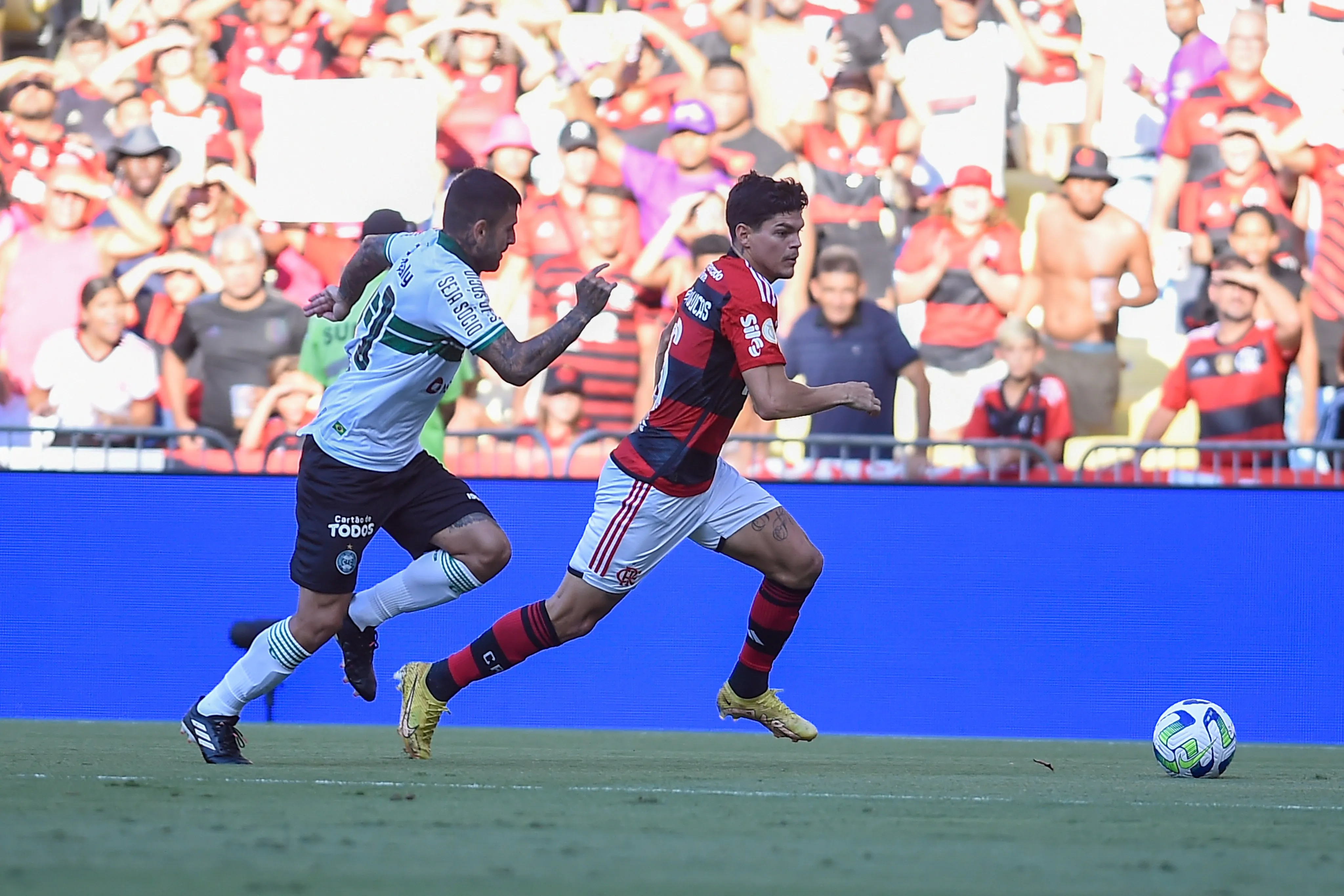 Ayrton Lucas afirma que o Flamengo é seu 'time do coração' e que