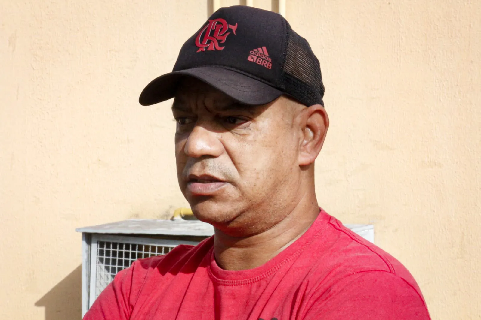 Antônio Carlos da Silva, de 47 anos, está morando há oito anos no Condomínio Jardim Marambaia