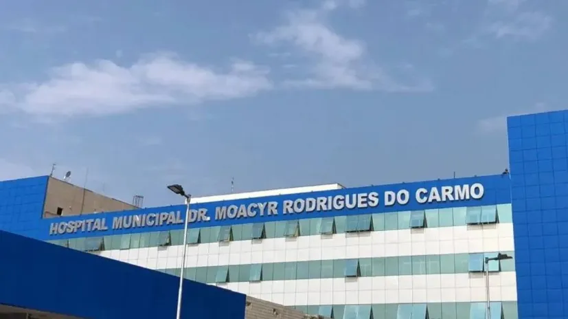 Agentes foi socorrido para o hospital municipal Moacyr do Carmo, em Caxias