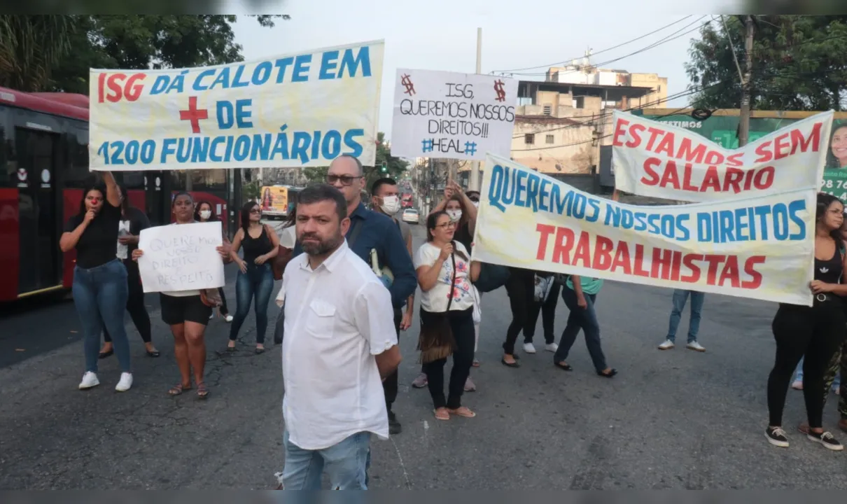 Profissionais de saúde protestam na Alameda São Boaventura