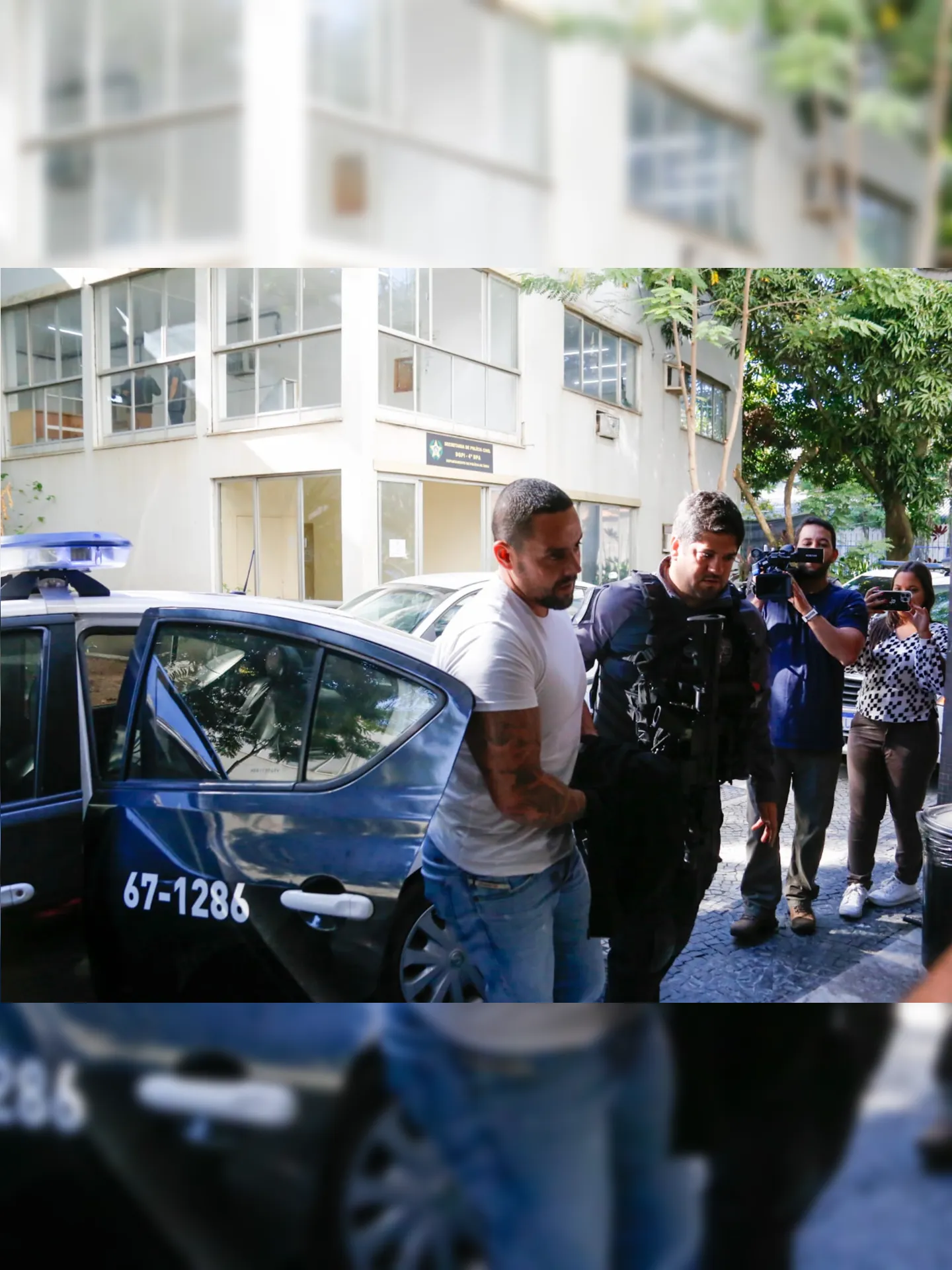 Os presos foram levados para a Delegacia de Homicídios de Niterói, São Gonçalo e Itaboraí (DHNSGI)