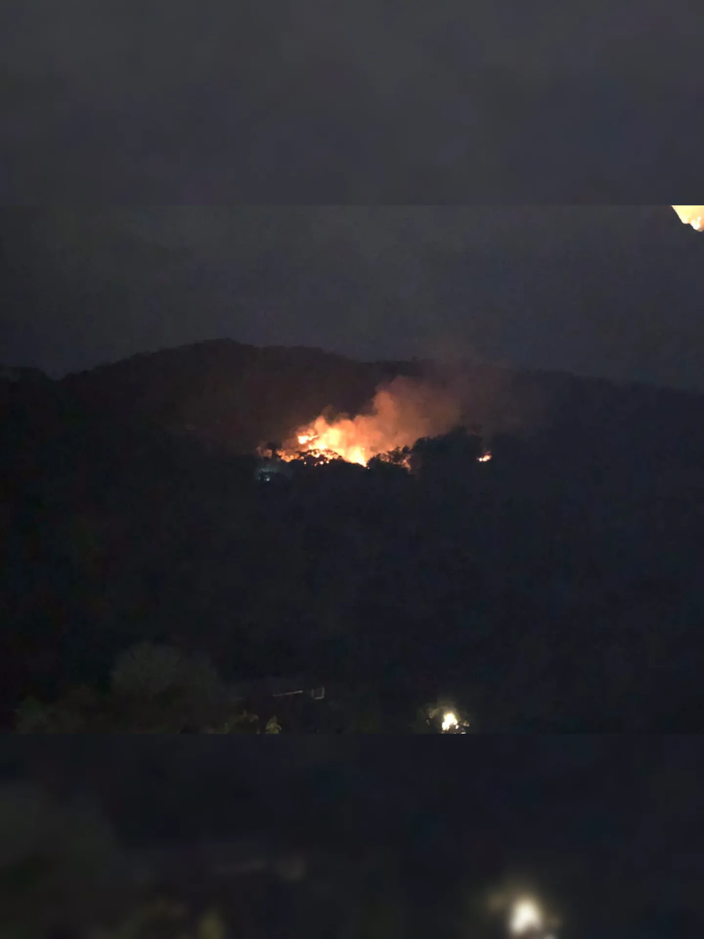 O fogo foi controlado pela Guarda Ambiental de Niterói