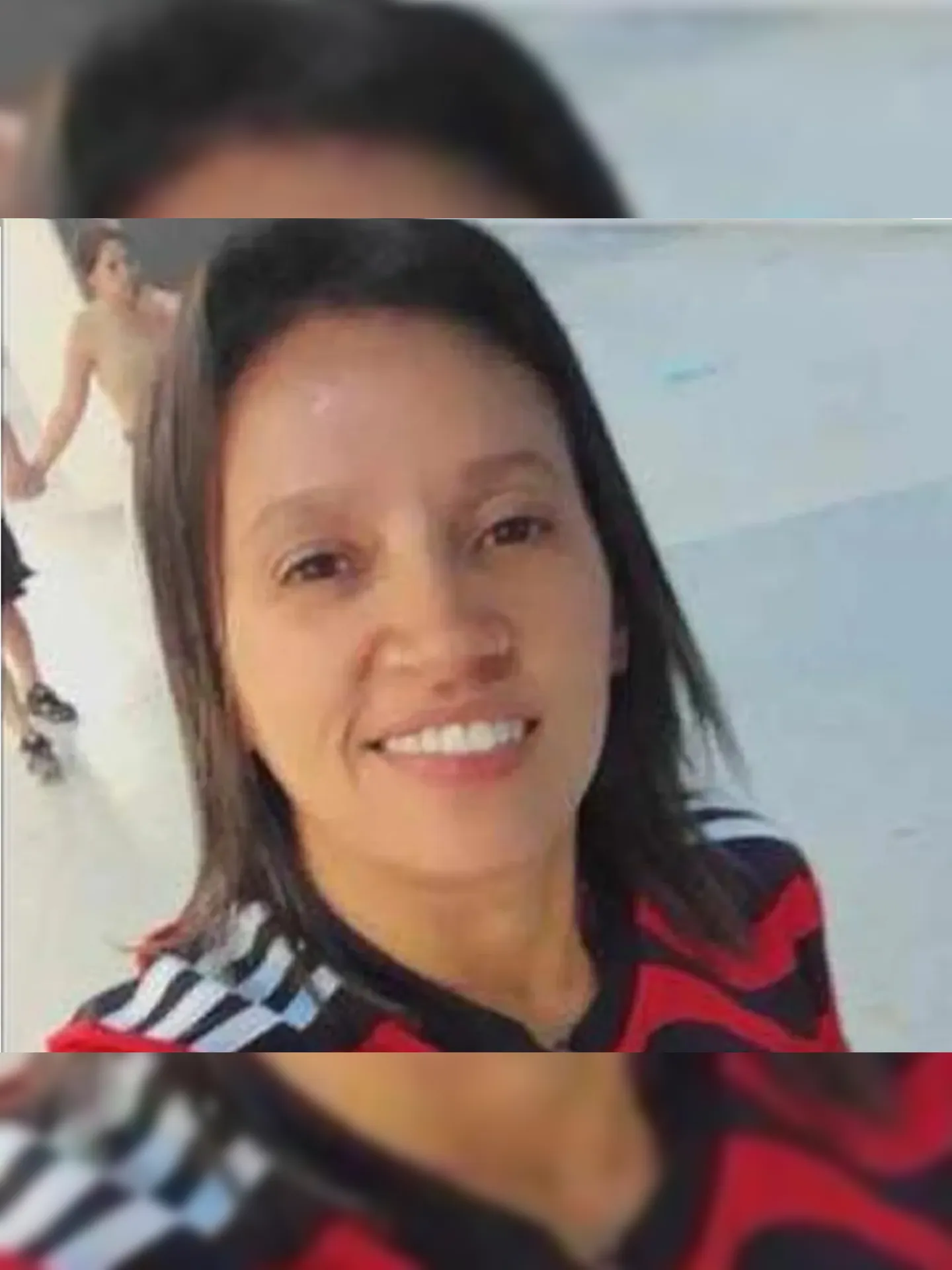 Michele Santana da Silva, de 30 anos, morreu e o outro funcionário ficou ferido
