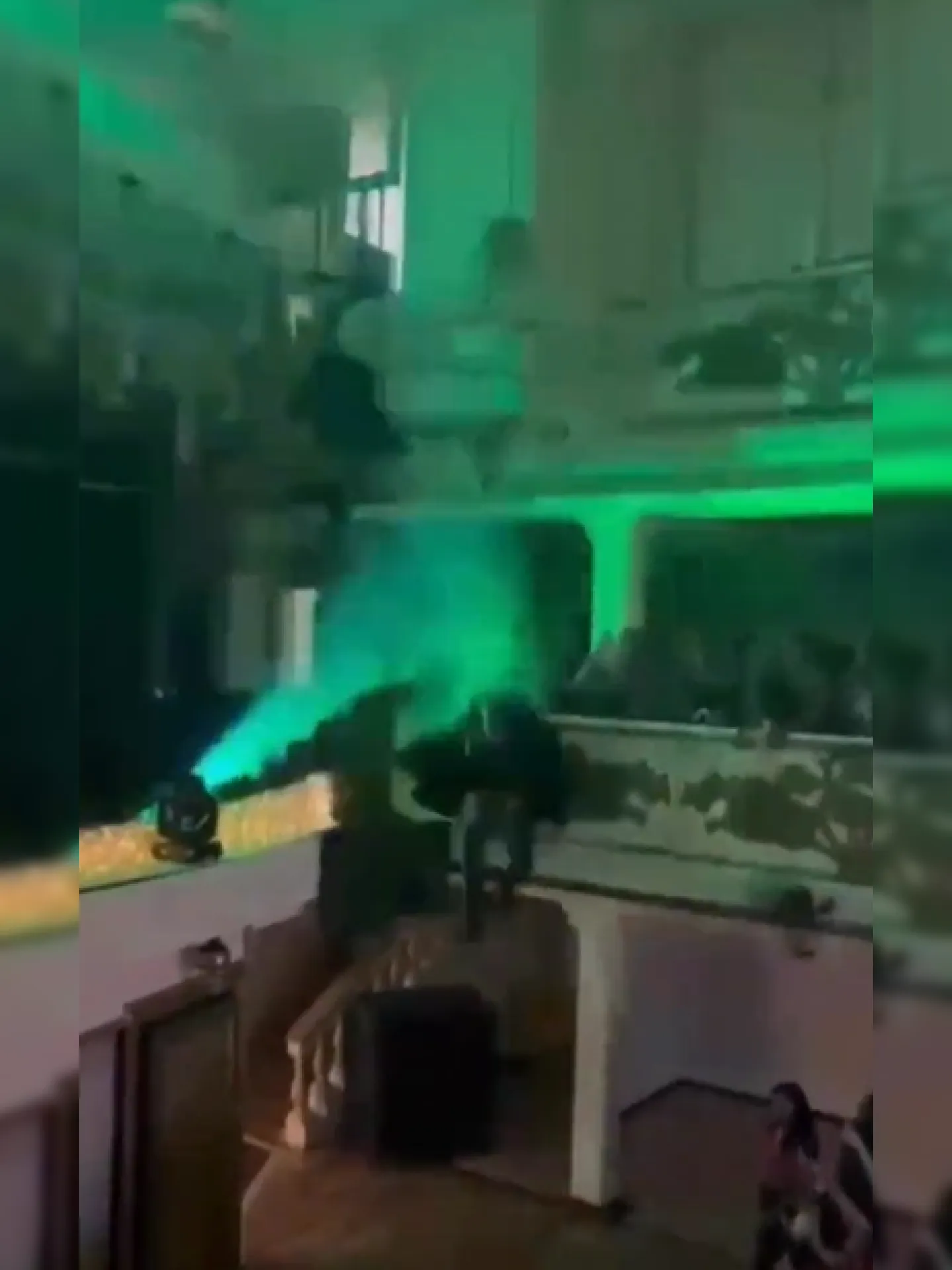 Batman caiu durante performance em festa