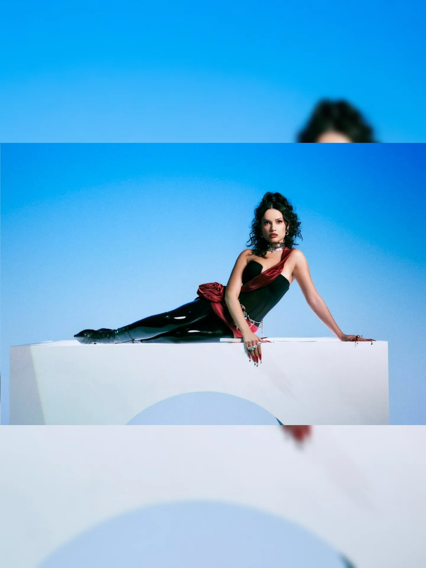'Sai da Frente' é o primeiro single do novo álbum da cantora