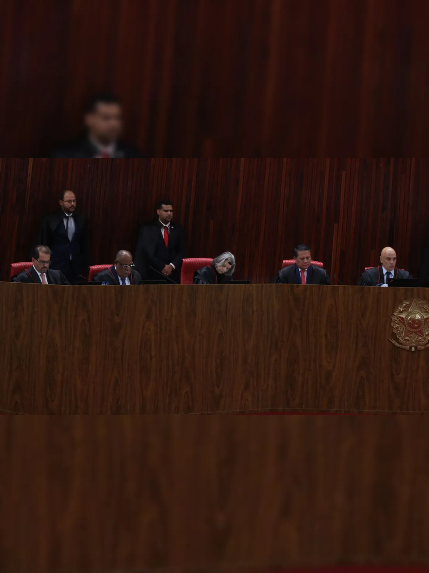 Ministros durante julgamento do ex-presidente no TSE