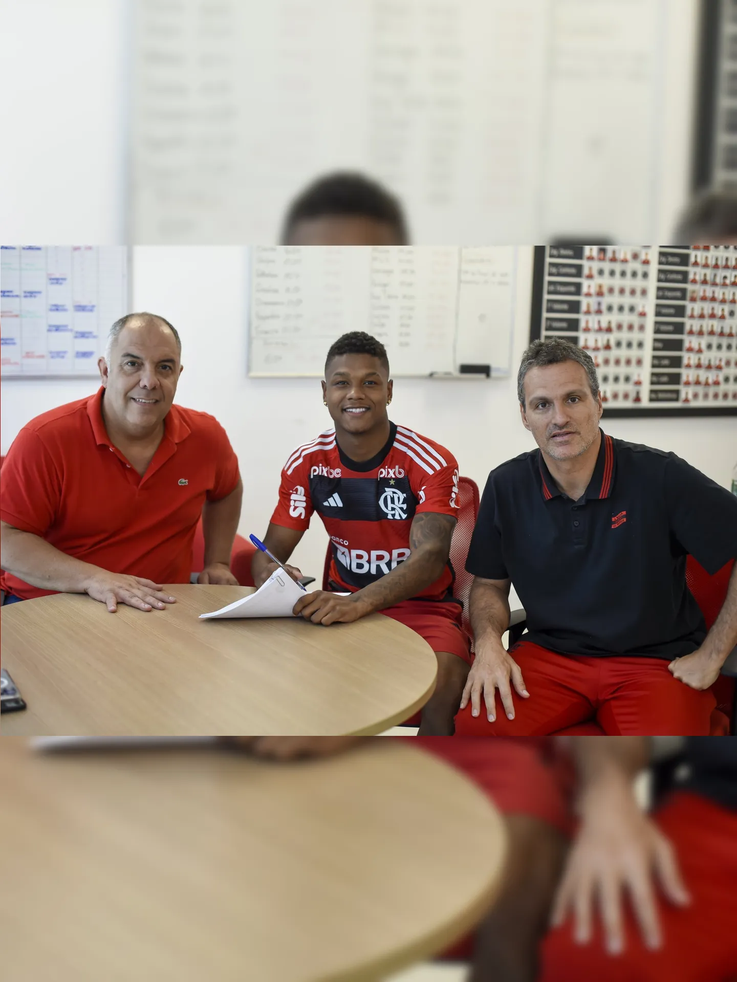Matheus França assinou a renovação de seu contrato na última quinta-feira (23)