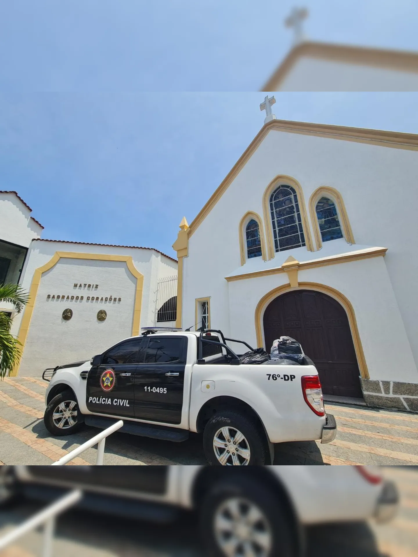 Imagem ilustrativa da imagem Policiais civis entregam doações em igreja de Niterói
