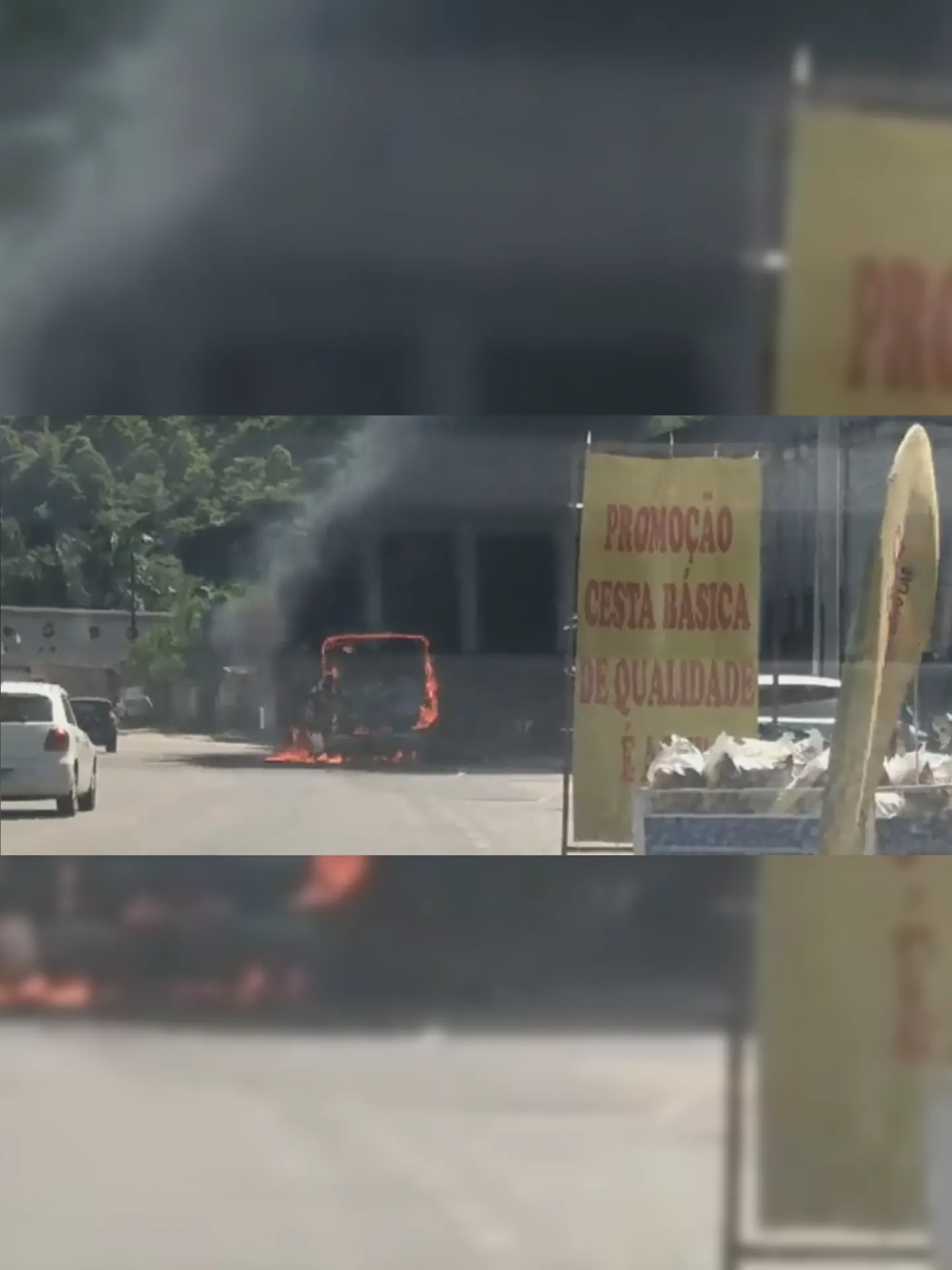 Ônibus e um carro foram incendiados em Caxias