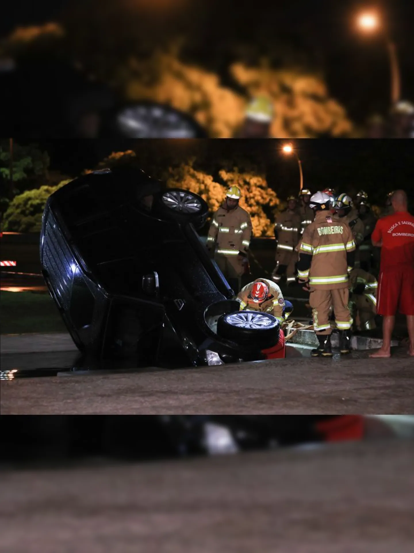 Carro caiu no espelho d'água em frente ao Palácio do Planalto, em Brasília
