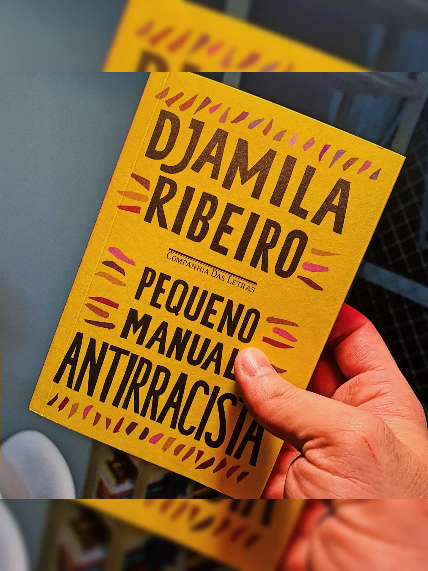 Livro de Djamila Ribeiro é referência no país inteiro