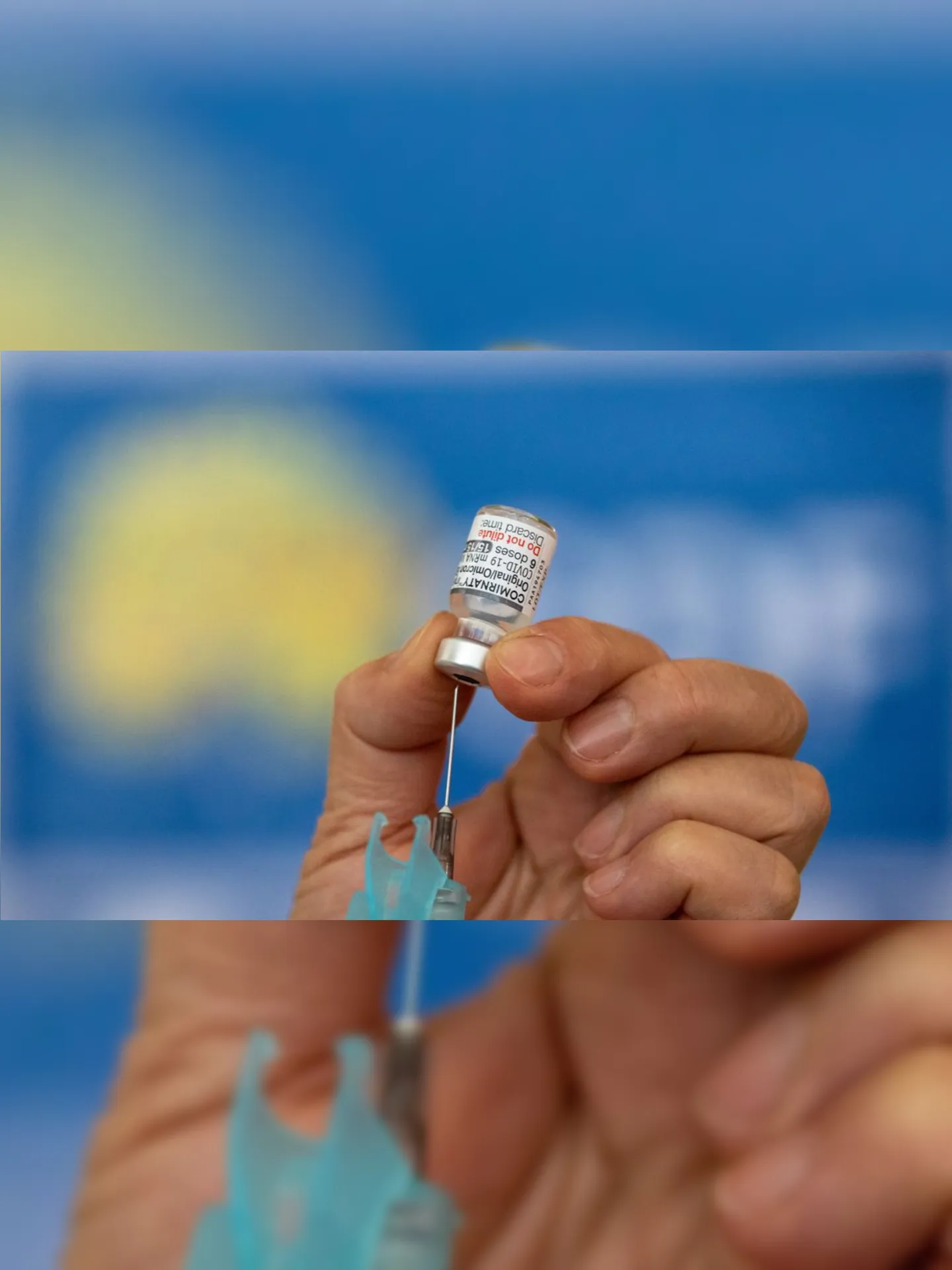 Cerca de 97 milhões de brasileiros poderão ser vacinados com a bivalente