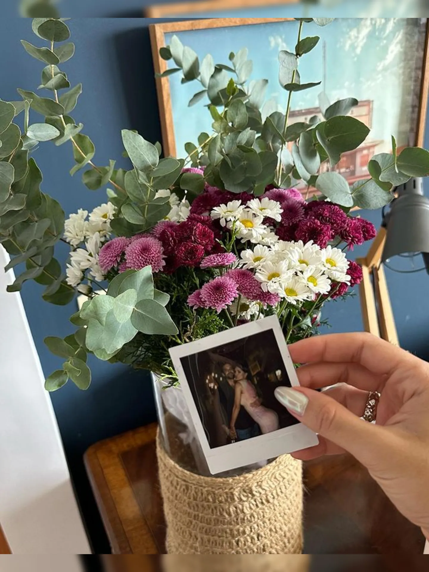 Foto e flores que Rafa recebeu foram postados em suas redes sociais