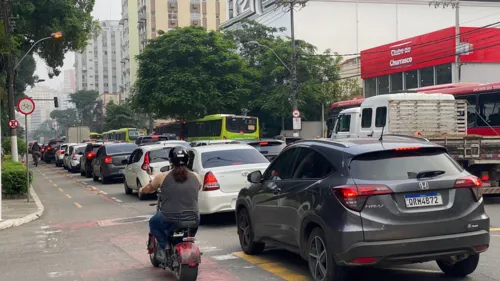 Avenida Roberto Silveira, em Icaraí, também apresenta lentidão