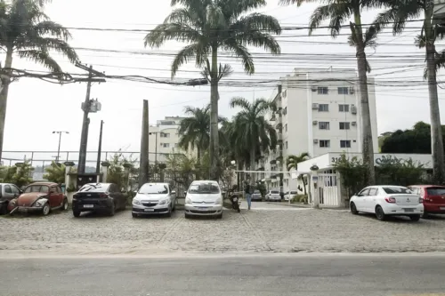 Discussão começou na frente do condomínio e só parou na frente da loja