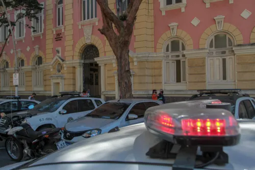 Ao chegarem ao local, os policiais encontraram a vítima ferida