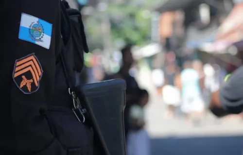 A Polícia Militar foi alertada sobre o ocorrido e enviou uma equipe do 18° BPM (Jacarepaguá) ao local