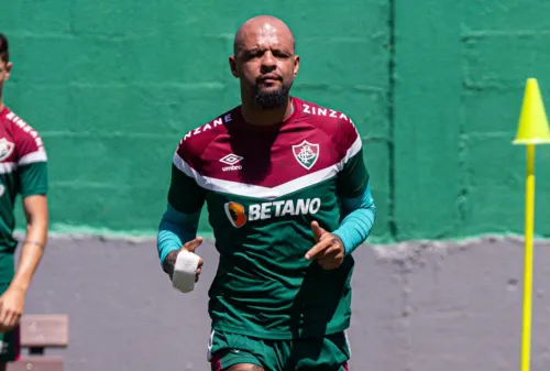 Zagueiro Felipe Melo retorna ao time após ficar fora no clássico contra o Vasco