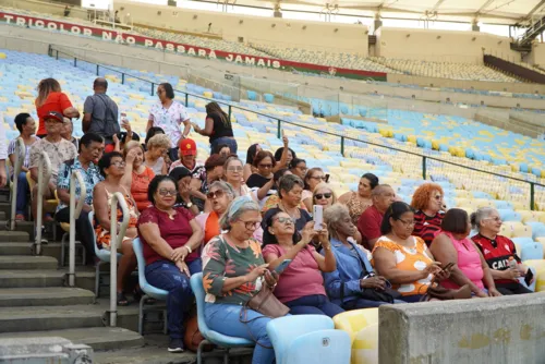 Idosos fizeram tour no Maracanã e se alegraram