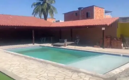 Em uma das casas luxuosas de Peixão, foi encontrada uma ampla área de lazer