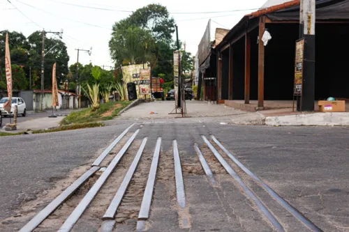 As obras do metrô São Gonçalo-Niterói seriam feitas sob a antiga linha férrea