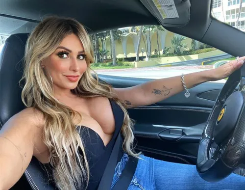Lygia Fazio também é  ex-musa do Coritiba e da Acadêmicos do Grande Rio