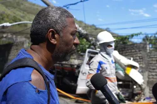 O ajudante de caminhão Marco Antônio Magalhães não se feriu no acidente