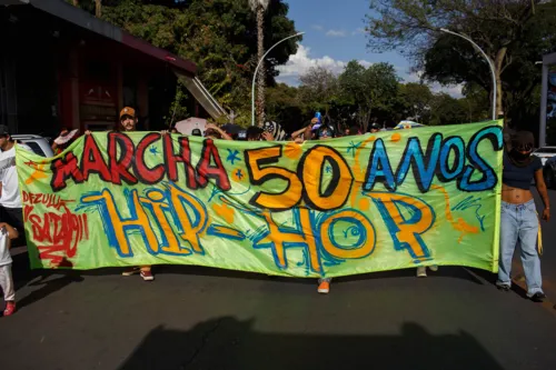 Durante a caminhada e em frente ao Iphan, houve batalha de rimas, apresentação de breakingdance e grafitagem de painéis