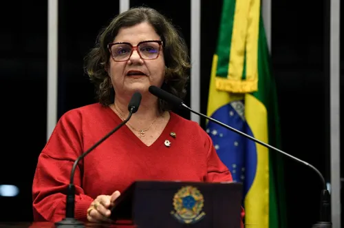 Teresa Leitão é conferencista será a professora, pedagoga, sindicalista e primeira mulher eleita por Pernambuco para o Senado Federal